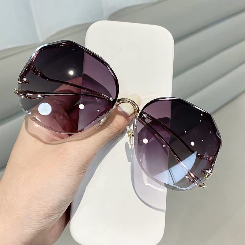 2022  Fashion Tea Gradient Sunglasses Women Ocean Water Cut Trimmed Lens Metal Curved Temples Sun Glasses Female UV400 2